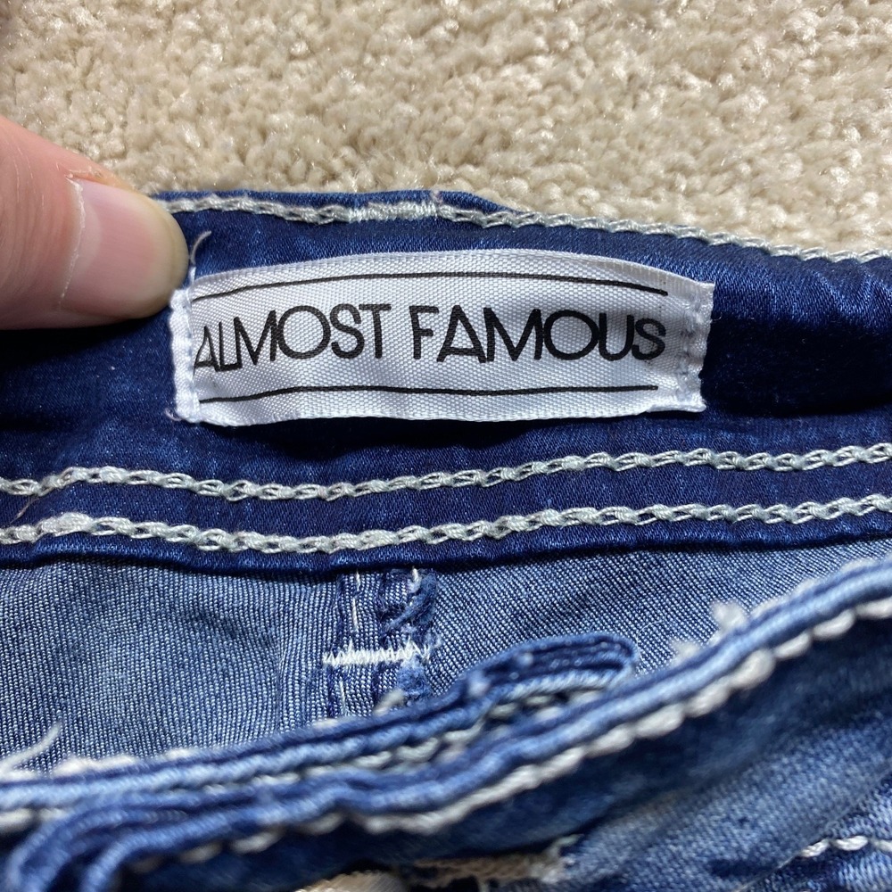 Almost Famous Women's Denim Shorts Size 9 Distressed Star Print - Picture 2 of 9